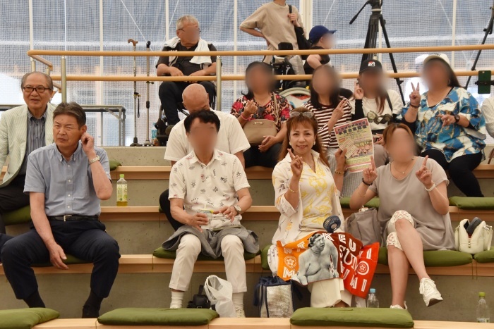 元気な御嶽海の母、マルガリータさん