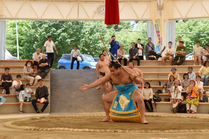 弓取り式は出羽大海が披露